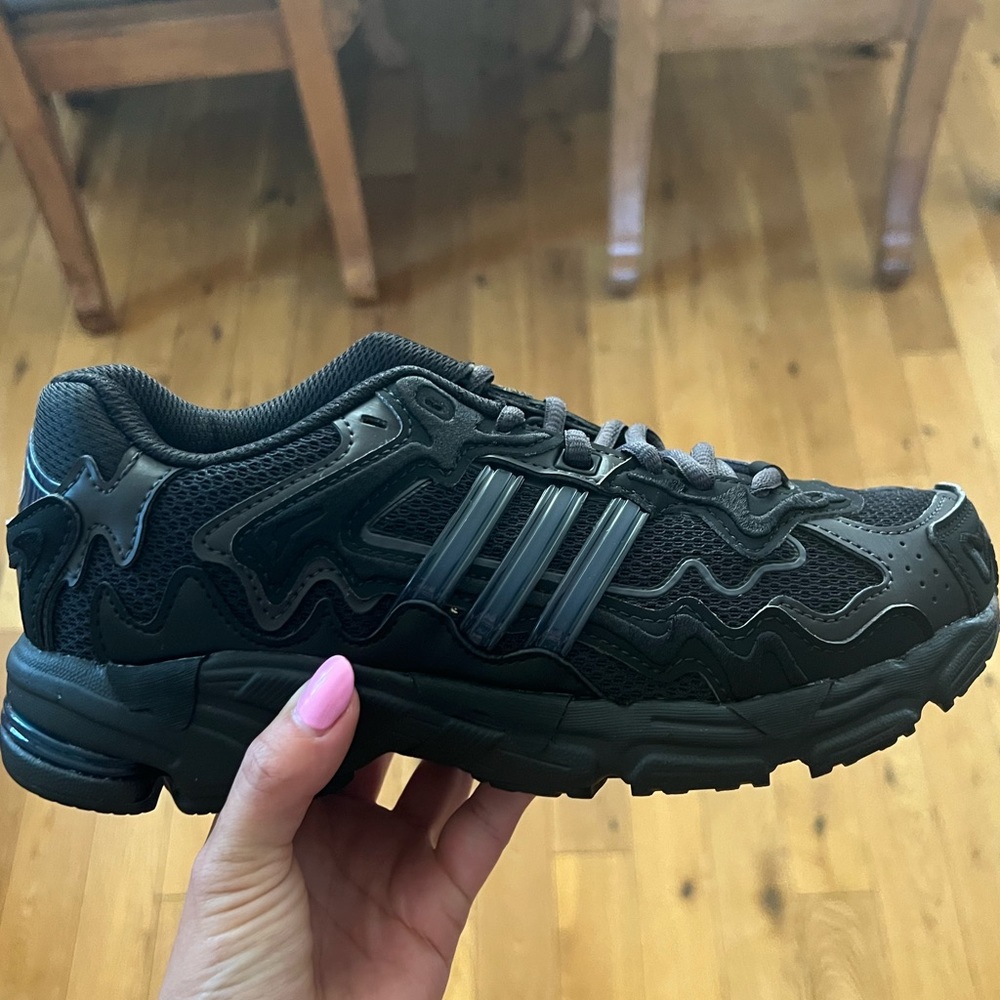Bad Bunny x Adidas RESPONSE
CL TRIPLE BLACK